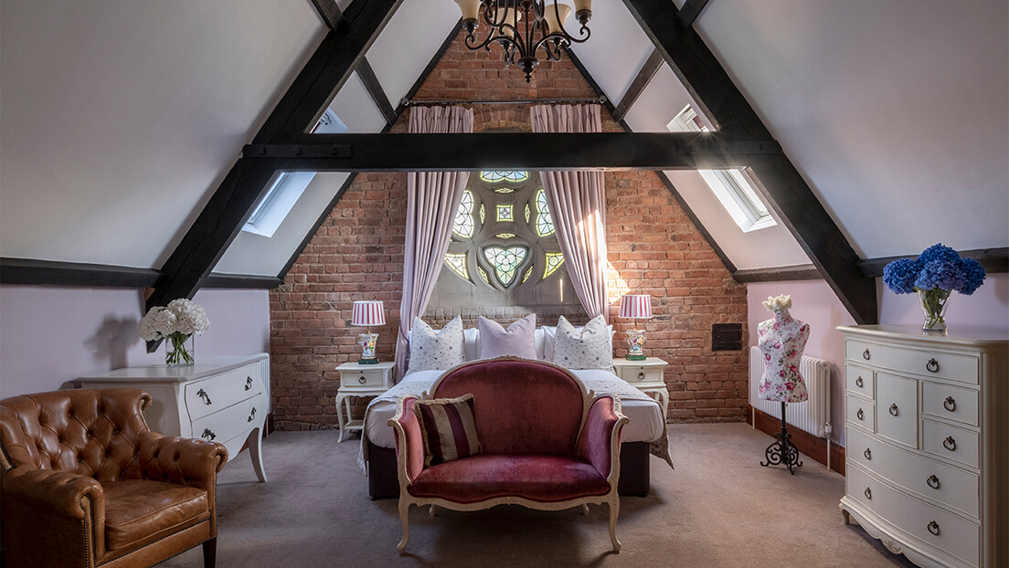 FEATURE BEDROOMS